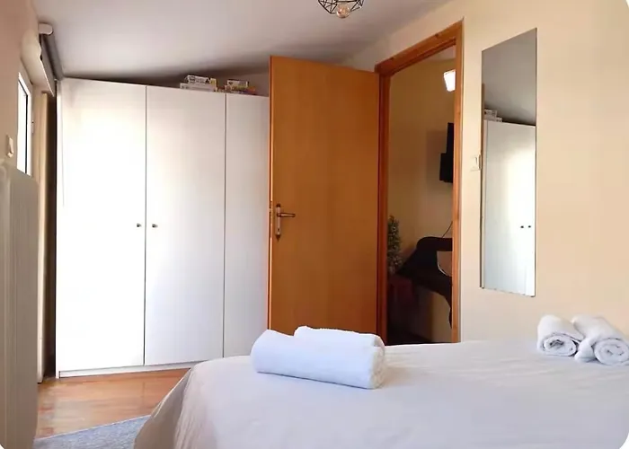 Centre's Loft شقة كاستوريا